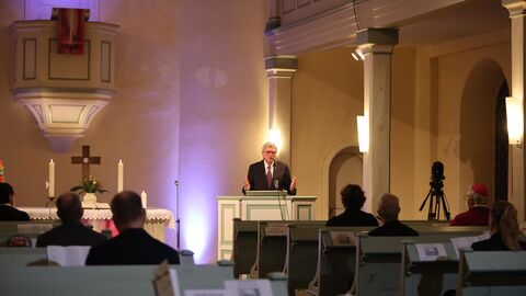 Ministerpräsident Volker Bouffier bei Gedenkfeier, Volkmarsen
