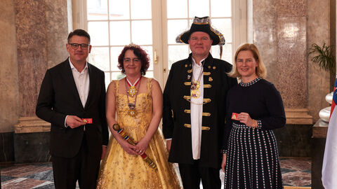 Ministerpräsident Boris Rhein und seine Frau Tanja Raab-Rhein empfangen im Schloss Biebrich in Wiesbaden hessische Fastnachtsvereine