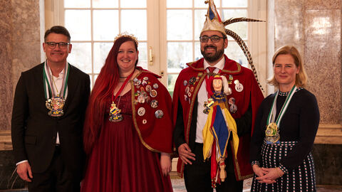 Ministerpräsident Boris Rhein und seine Frau Tanja Raab-Rhein empfangen im Schloss Biebrich in Wiesbaden hessische Fastnachtsvereine