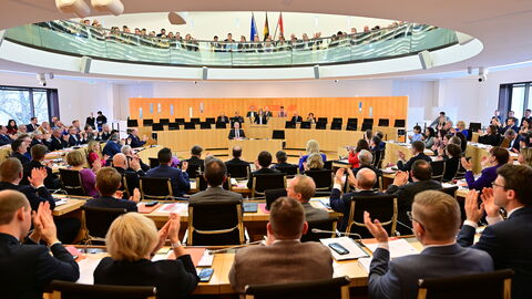 Blick in den Plenarsaal des Hessischen Landtags