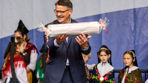 Ministerpräsident Rhein bei der Eröffnung des "Trachtenland Hessen"
