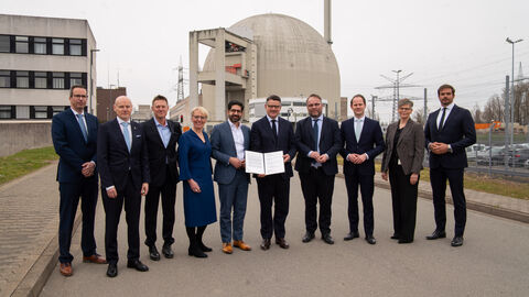 Bei einem Spitzentreffen zur Kernfusion hat sich Ministerpräsident Rhein mit Vertreterinnen und Vertretern aus Politik, Wirtschaft und Wissenschaft getroffen. 